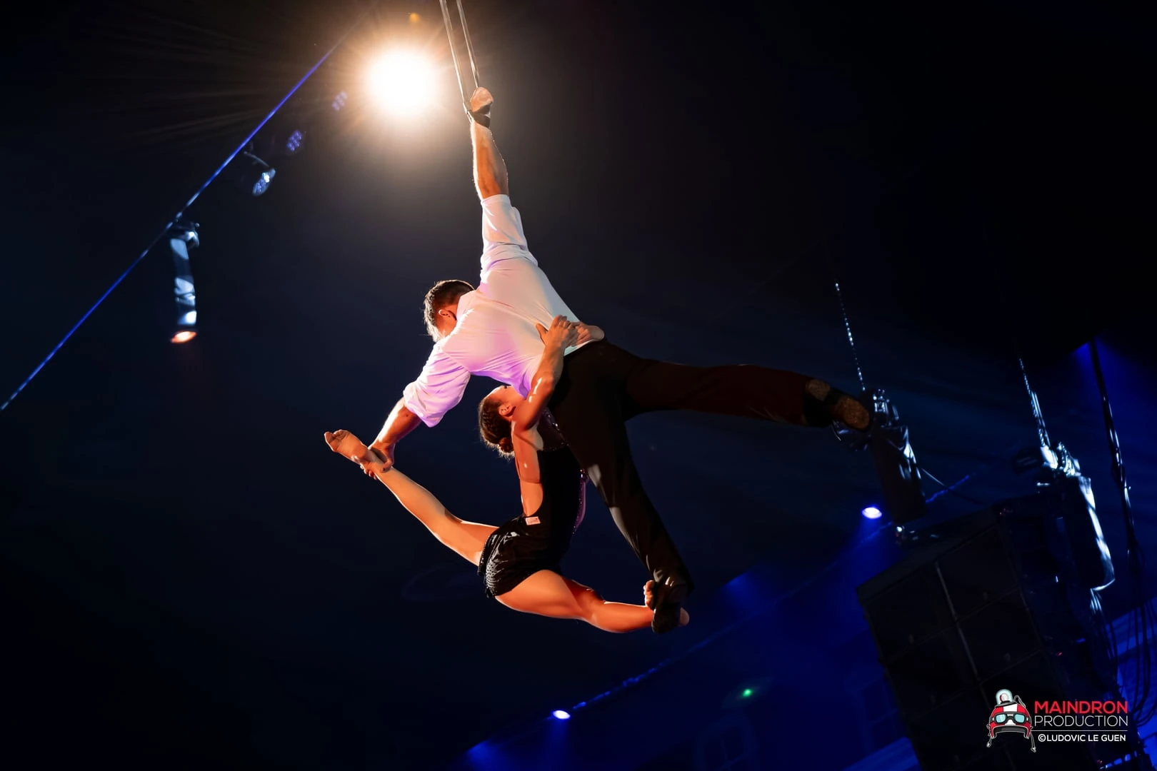 Duo aérien au gala de clôture du Puy du Fou 2025